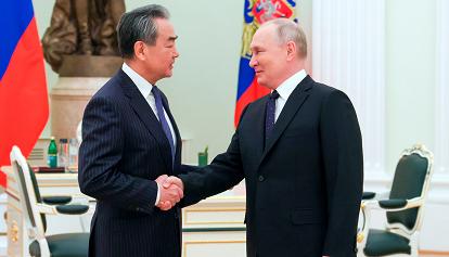 Il viaggio di Wang Yi a Mosca: "La Cina auspica una soluzione politica alla crisi Ucraina"