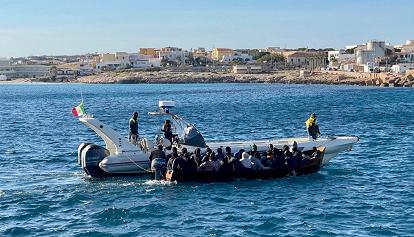 Migranti: continuano gli arrivi in Sicilia, Calabria e Puglia 