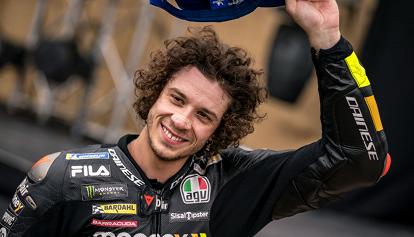 Uno straordinario Bezzecchi vince sul bagnato al Gran Premio di Argentina. Tripletta delle Ducati