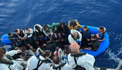 Barchino affonda: un disperso e 37 sbarcati a Lampedusa
