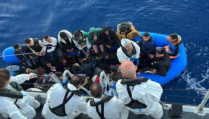 Migranti: in 24 ore arrivate quasi mille persone a Lampedusa, in 1.425 all'hotspot dell'isola