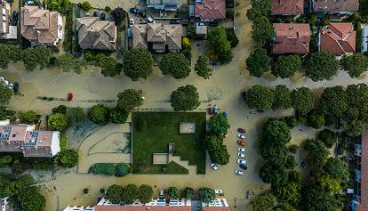 Romagna sommersa dal fango: 14 morti, si cercano dispersi. Anche domani allerta rossa e arancione