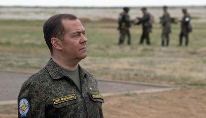 Dmitry Medvedev: Volodymyr Zelensky finirà "appeso come il Duce in piazzale Loreto"