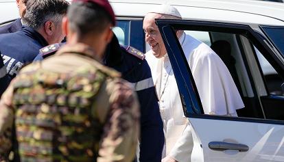 Il Papa esce dall'ospedale e torna al lavoro: agenda fitta per Bergoglio nei prossimi giorni