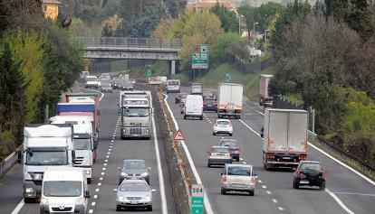 Autostrade, Salvini: "In alcuni tratti studiamo il superamento dei 130 km/h"