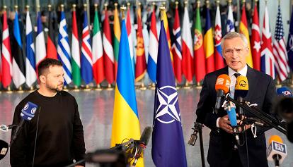 Ucraina, Zelensky al quartier generale Nato a Bruxelles: "L'importante è non restare soli"