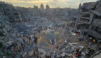 Si combatte a Gaza, Oms: "Catastrofe sanitaria". Distrutto campo profughi Jabalia, decine di morti