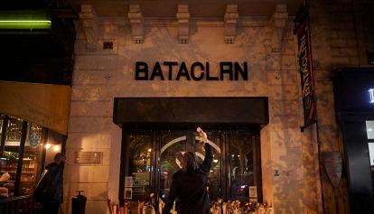 Parigi ricorda le vittime degli attentati del 13 novembre 2015: solo al Bataclan 90 morti