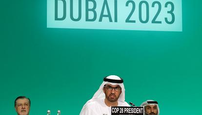 Fino all'ultima goccia, gli Emirati Arabi ospitano la Cop28 e aumentano la produzione di petrolio 