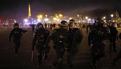 Parigi, uccide una persona e ne ferisce altre due gridando "Allāhu akbar", bloccato con i taser