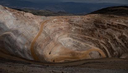 Banda armata assalta la miniera d'oro di Poderosa: 9 morti e 15 feriti in Perù