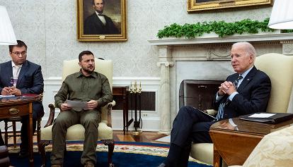 Zelensky alla Casa Bianca incontra Biden: "Farò in modo che il mondo sia al fianco" dell'Ucraina