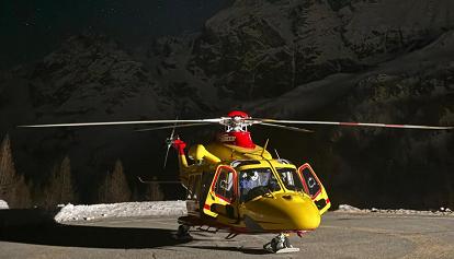 Primo soccorso in elicottero in notturna