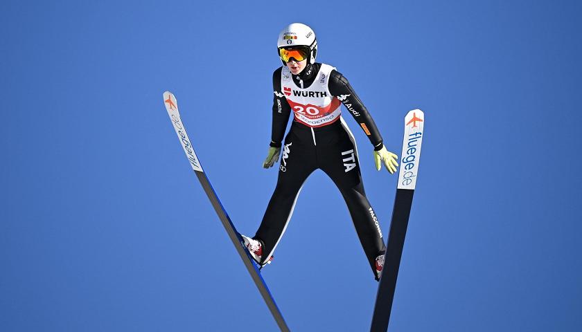 Auch die Grödner Skispringerin Jessica Malsiner wurde positiv auf das Coronavirus getestet.