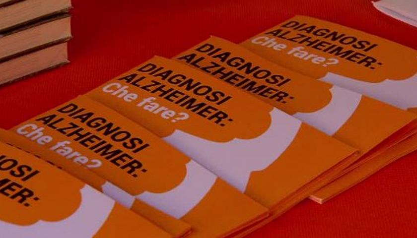 Opuscoli sull'Alzheimer alla fiera informativa
