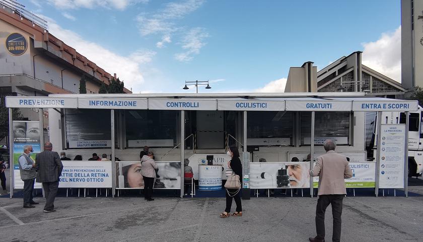 Il truck della campagna Vista in salute in piazza Don Bosco a Potenza