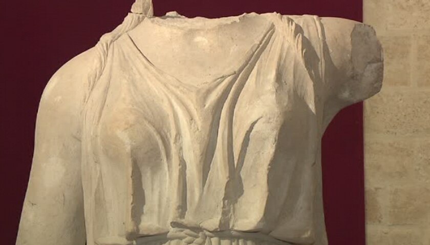 Castro (LE), la statua rinvenuta tra i resti del tempio di Atena