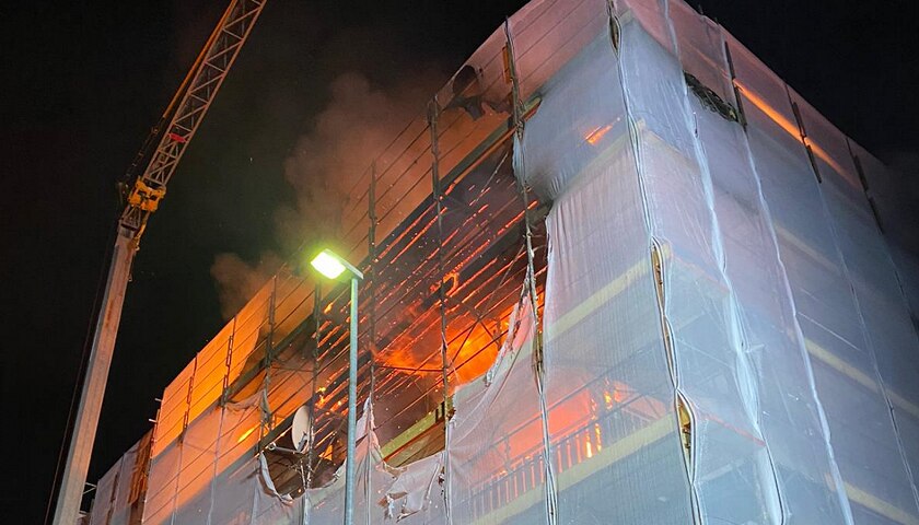 L'edificio andato in fiamme a Baselga di Piné