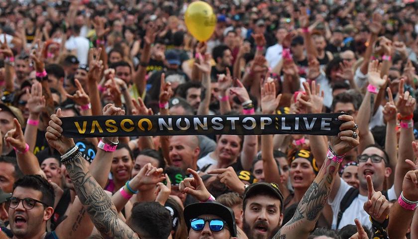 Fans von Vasco Rossi bei einem Konzert in Rom