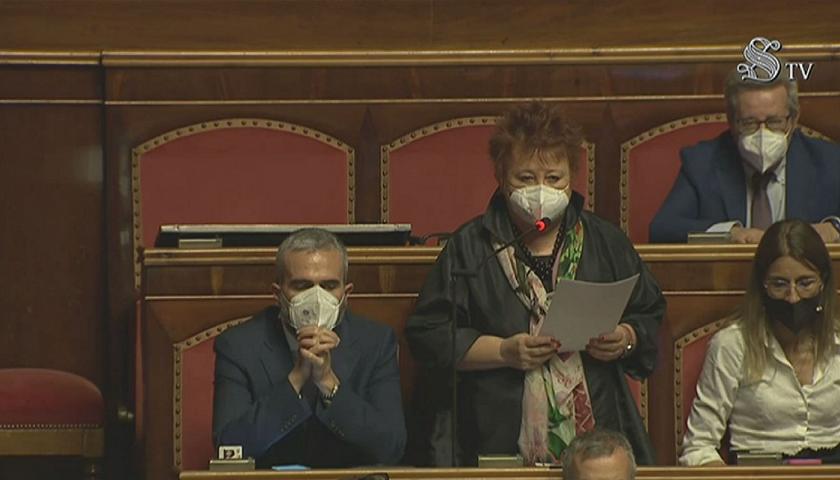 Tatjana Rojc med posegom v senatu