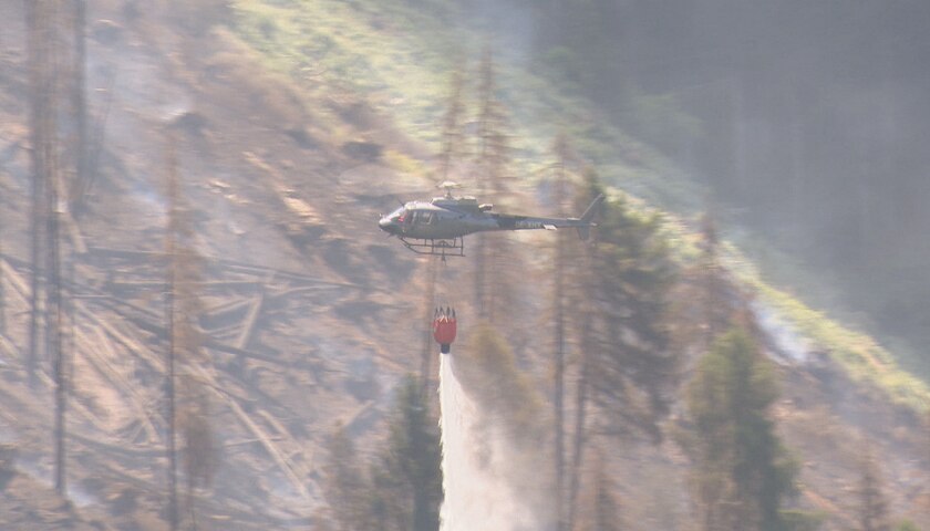 Panarotta, nuovamente in azione due elicotteri antincendio
