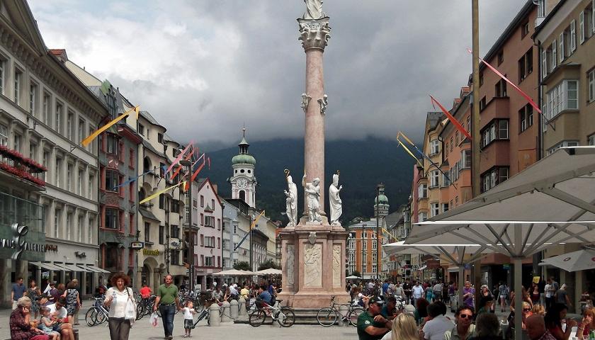 Einer der beiden mutmaßlichen Täter wurde in der Maria-Theresien-Straße in Innsbruck festgenommen.