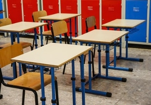 I nuovi banchi di scuola affidati a 11 imprese - Rai News
