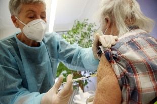 Report Governo, 8,4 milioni italiani over 12 senza vaccino - Rai News