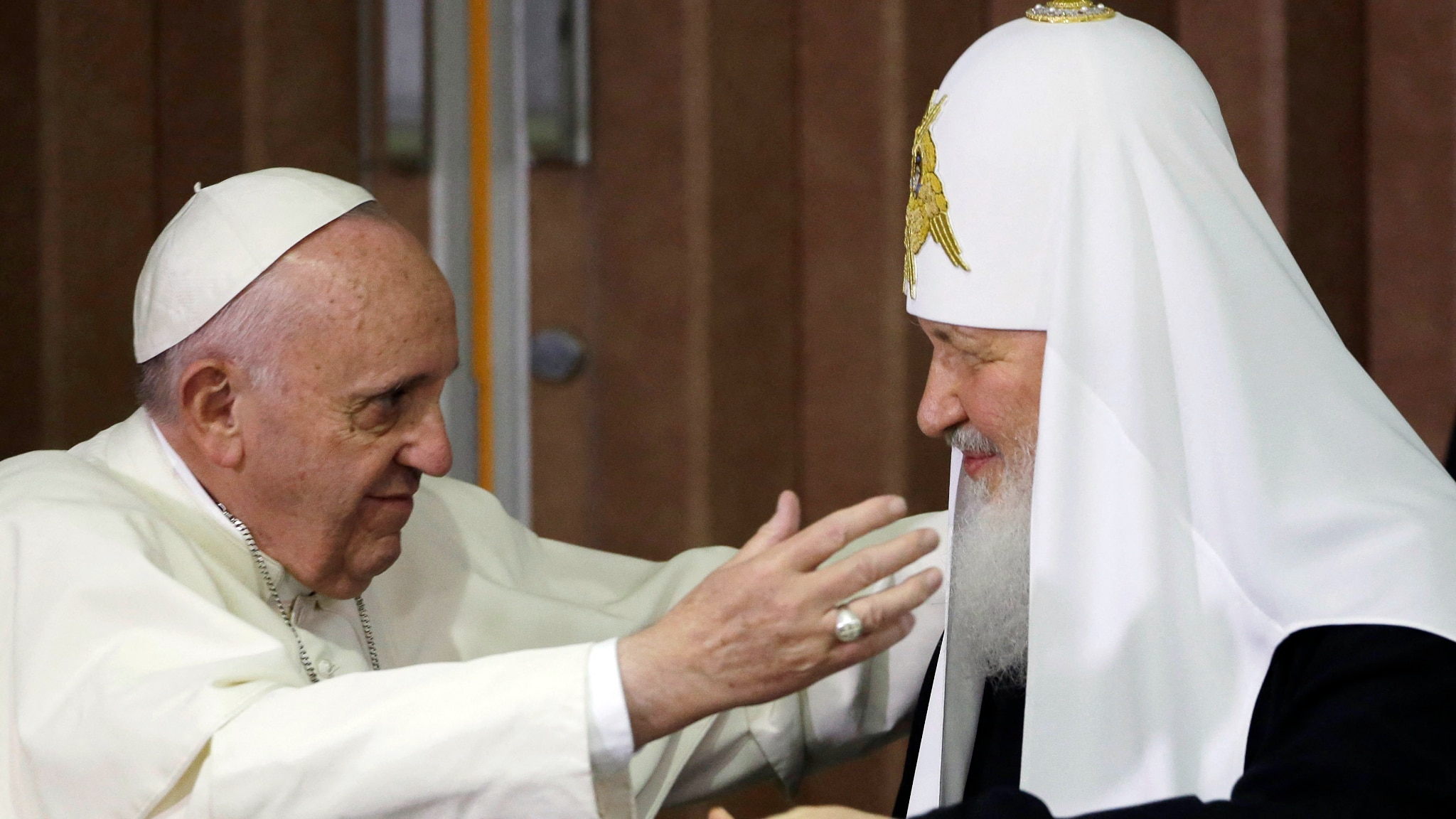 La mano tesa di Papa Francesco al Patriarca Kirill per riportare la pace in Europa