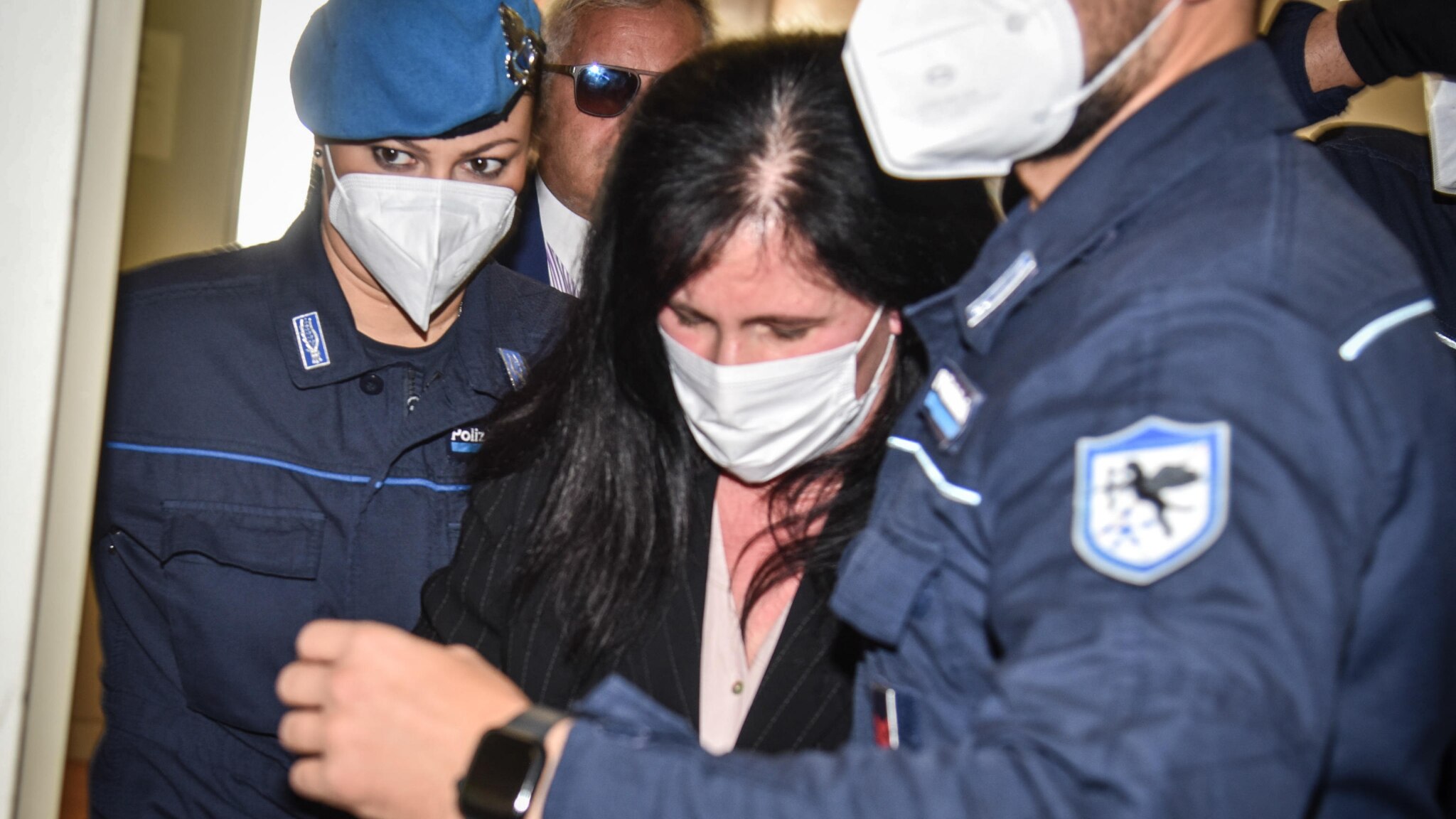 Bimba morta sola: nella chat tra la madre che la lasciò e un uomo l'ombra degli abusi