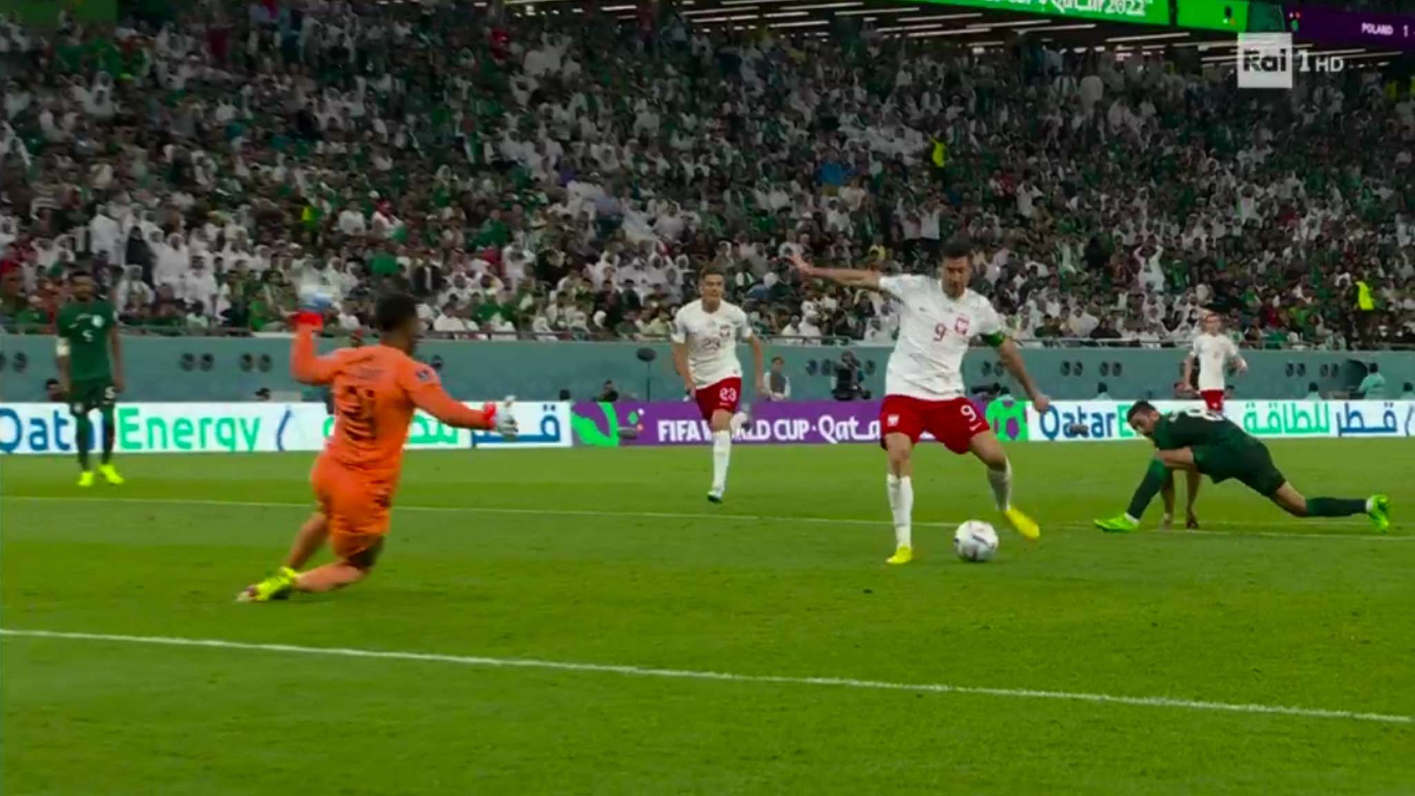 Il primo gol di Robert Lewandowski in un mondiale: contro l'Arabia Saudita la rete e le lacrime
