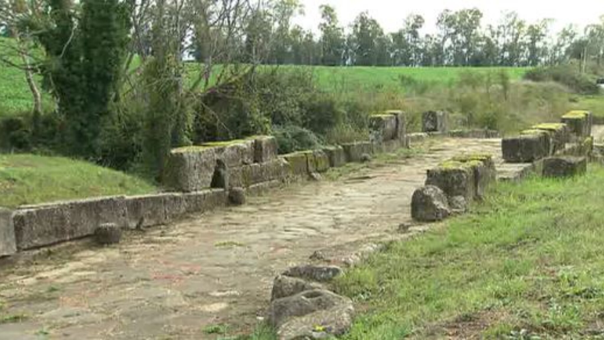 Torna alla luce un tratto dell'Appia antica