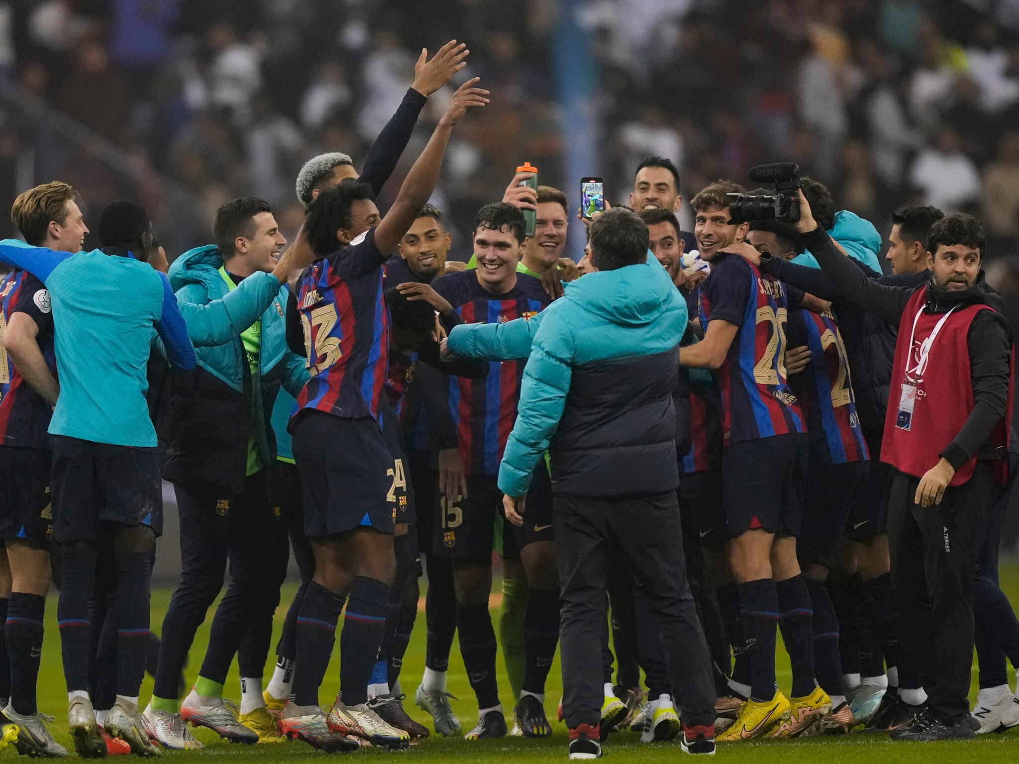 Barcellona - Real Madrid 3-1, tre errori madrileni regalano la Supercoppa spagnola al Barça