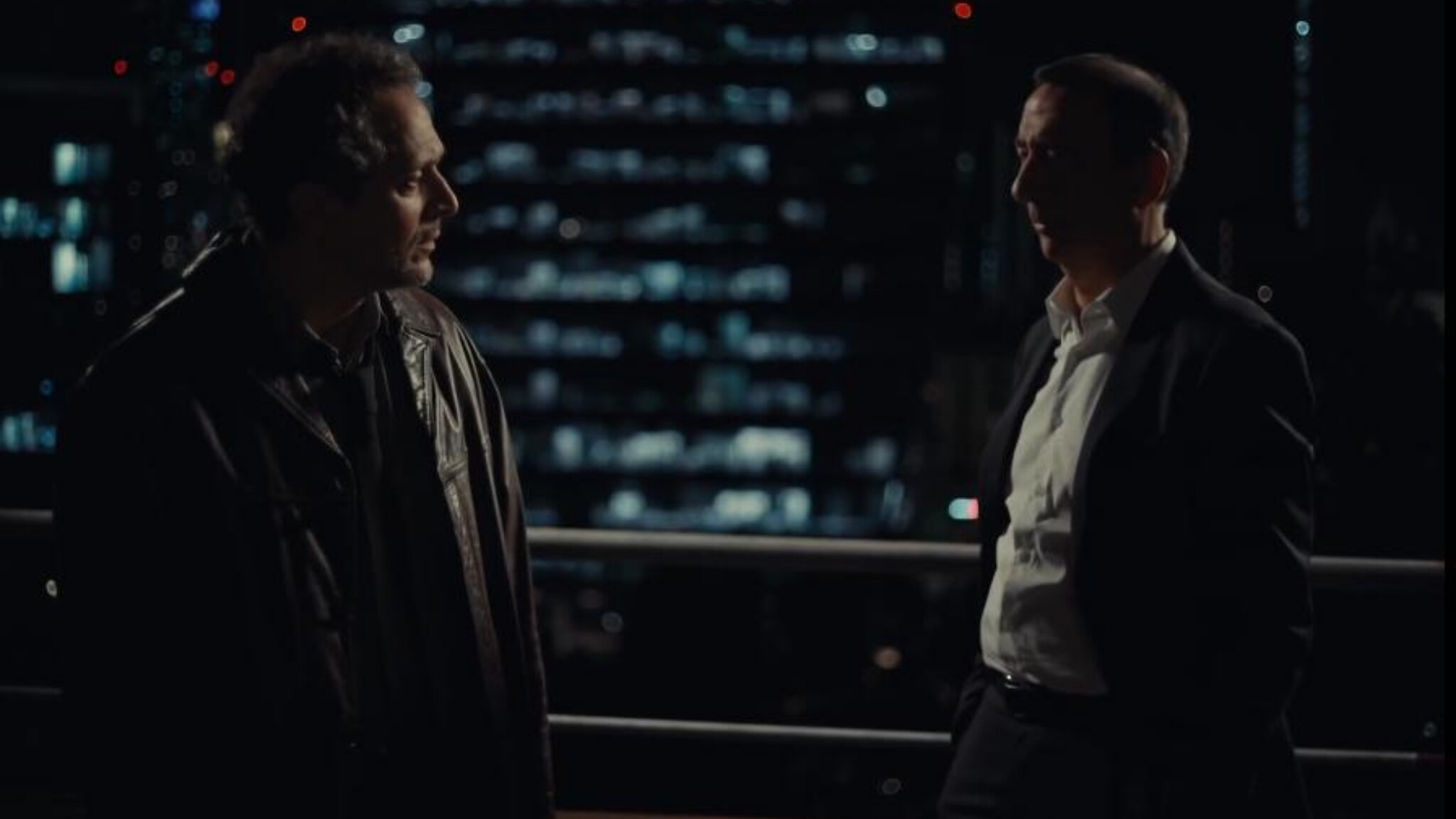 Milano come Gotham City. Tornano i Club Dogo, il video-annuncio con Claudio Santamaria e Beppe Sala