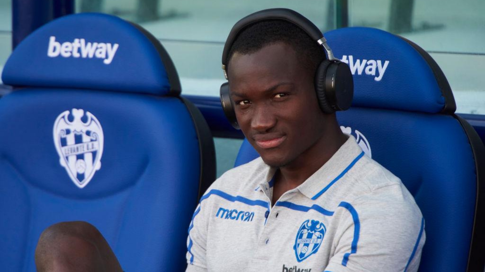 Il calciatore ghanese Dwamena muore dopo un malore sul campo in Albania
