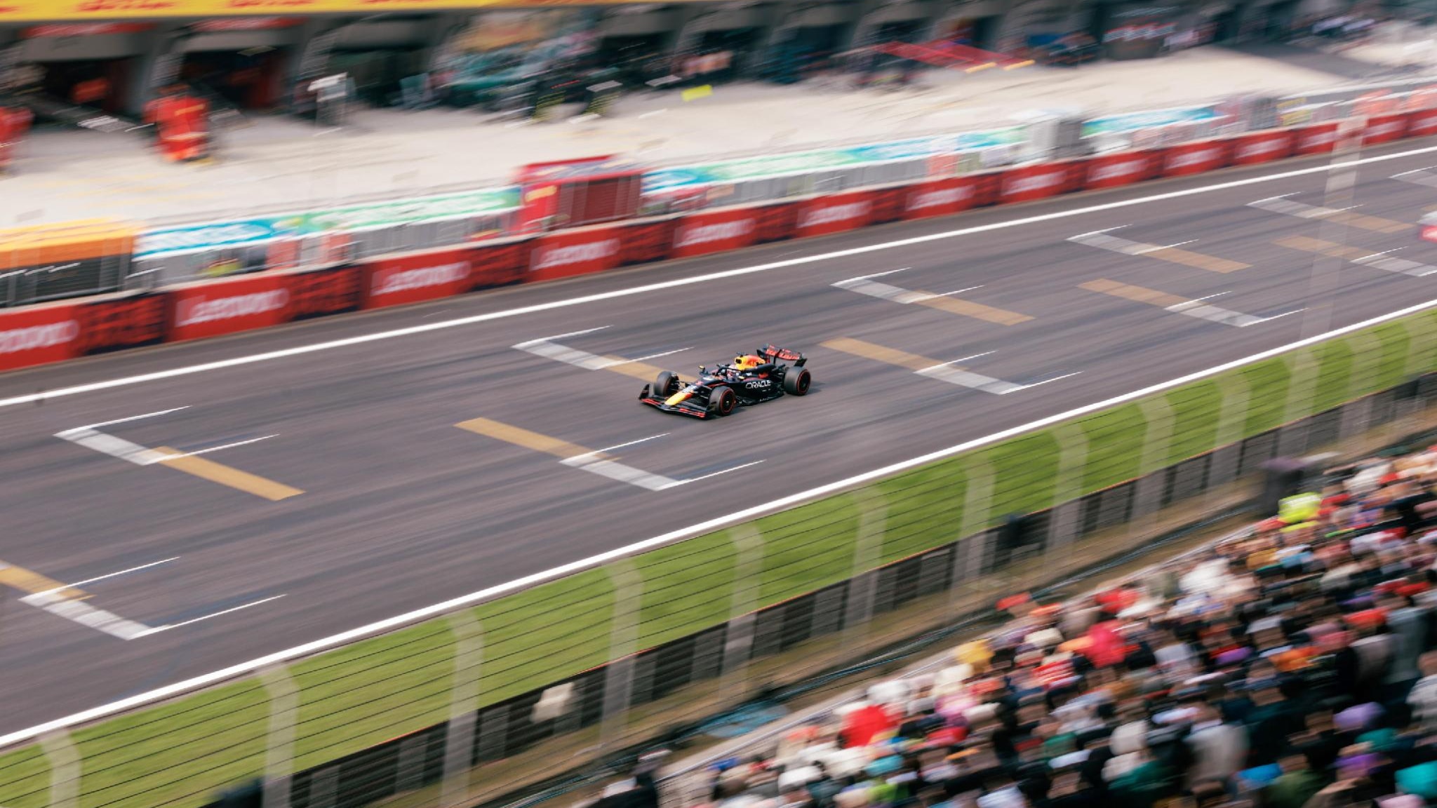Verstappen in versione di lusso a Shanghai, la Ferrari spera