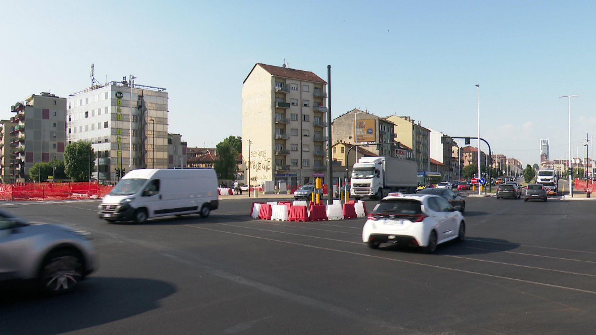 Automobilisti e residenti promuovono la nuova piazza Baldissera: "Traffico più scorrevole"