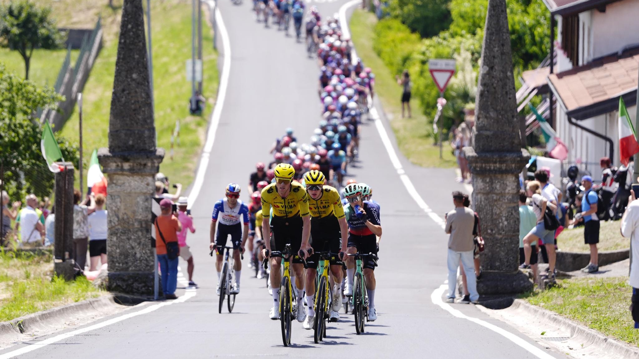 DIRETTA - La tappa Gemona del Friuli-Piancavallo: ultimi chilometri per decidere Giro d'Italia 2026