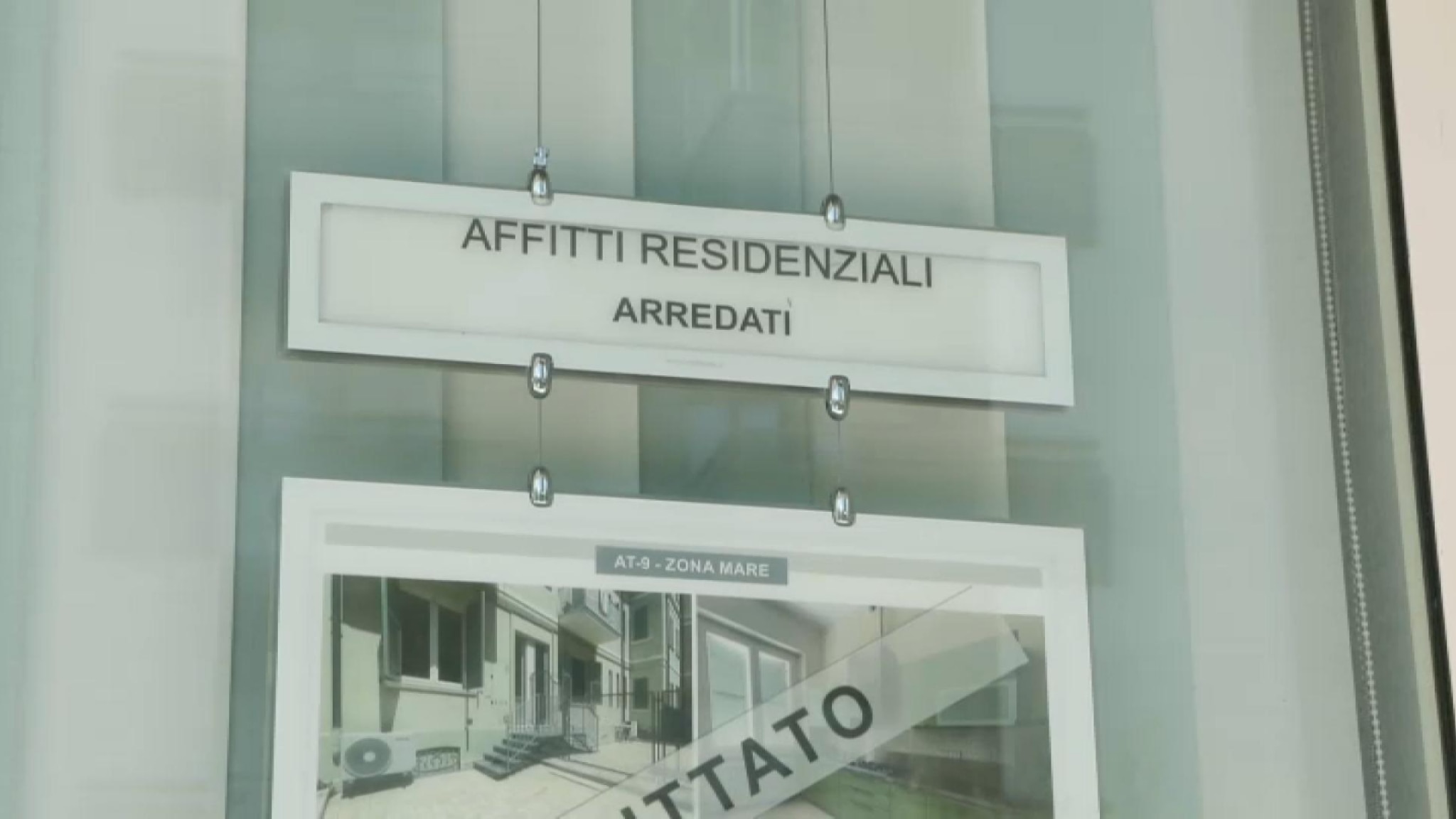 Pesaro, il dramma della casa solo per affitti brevi