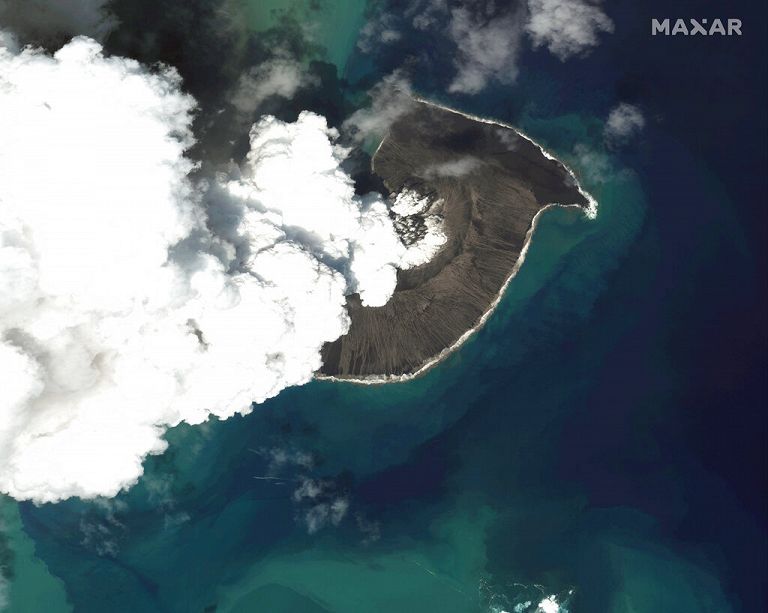 Tonga, l'eruzione del vulcano sottomarino Hunga Tonga-Hunga Haʻapai osservata dal satellite