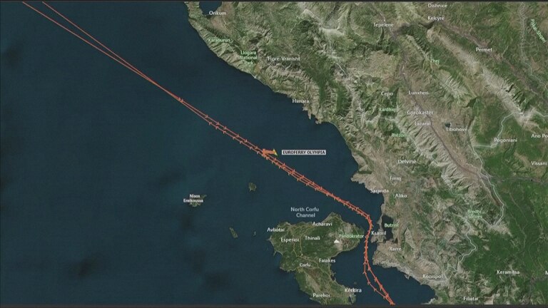Grecia. Traghetto italiano Euroferry Olympia prende fuoco a largo del porto di Igoumenitsa 