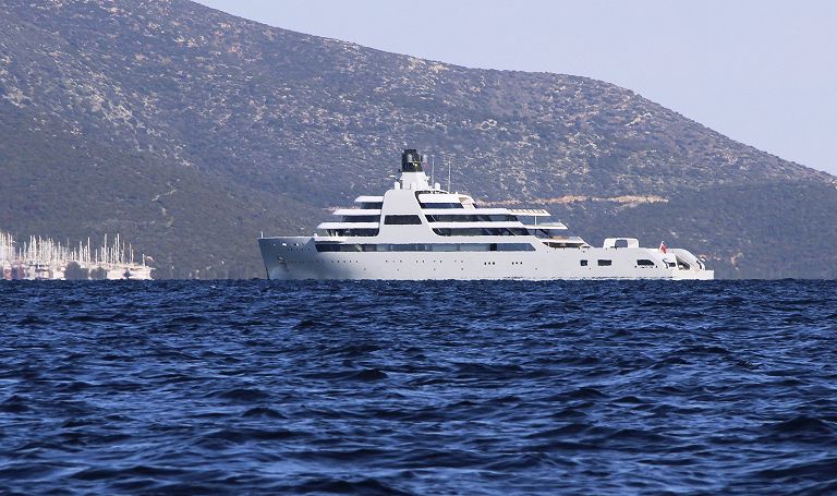 Lo yacht "Solaris" di Roman Abramovich a largo di Bodrum, in Turchia