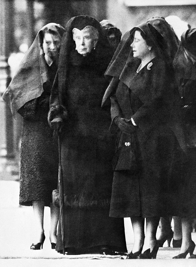 Elisabetta II, Regina Madre Mary e Regina Madre Elisabetta ai funerali di Giorgio VI