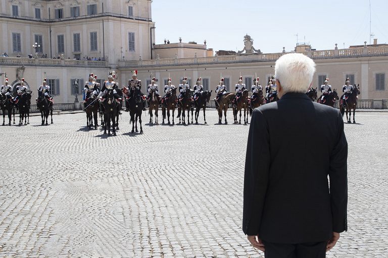 Il Presidente della Repubblica Sergio Mattarella al cambio della Guardia d’Onore in occasione del 76° anniversario della Festa della Repubblica
