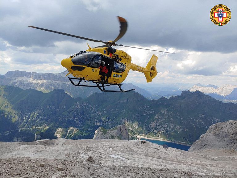 elicottero del soccorso alpino in azione