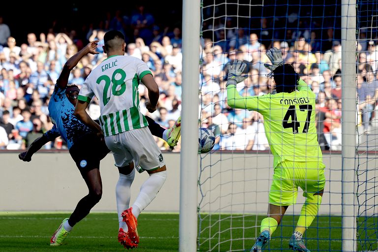 Serie A, Napoli VS Sassuolo: gol dell'1-0 di Victor Osimhen
