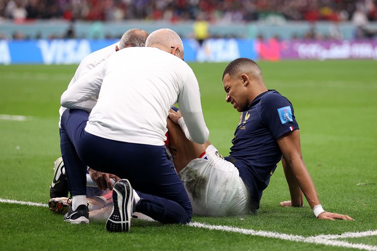 Coppa del Mondo FIFA Qatar 2022 - Marocco v Francia.Cure mediche per Kylian Mbappe 