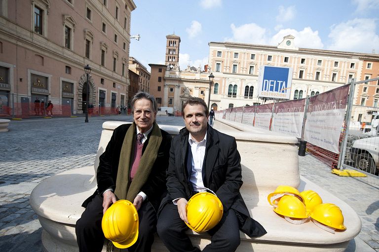 Dino Gasperini e Paolo Portoghesi inaugurano una parte di piazza San Silvestro, 5 marzo 2012
