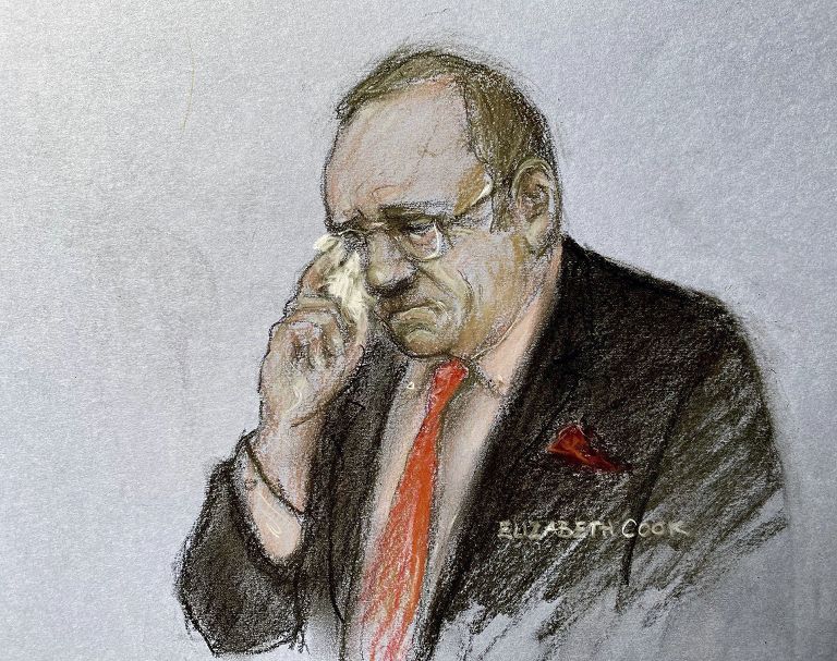 Kevin Spacey commosso in tribunale, disegno di Elizabeth Cook 