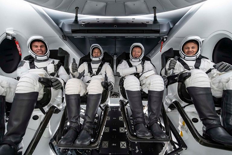 L'equipaggio della missione Ax-3. Da sinistra a destra, l'astronauta del progetto ESA e specialista di missione Marcus Wandt, il comandante Michael López-Alegría, il pilota Walter Villadei e lo specialista di missione Alper Gezeravcı